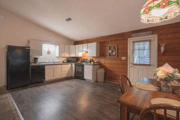 Log Cabin for 2 People in Ouachita National Forest, Arkansas, Photo 2