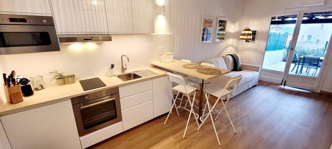 Appartement entier, Appartement F2 en résidence avec piscine in Cogolin, Côte méditerranéenne (France)