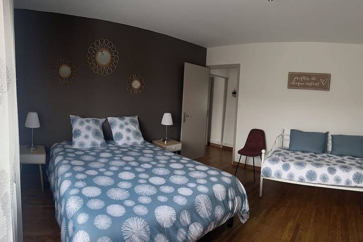 Location de vacances pour 10 personnes, avec jardin à Colombier-Saugnieu - 4