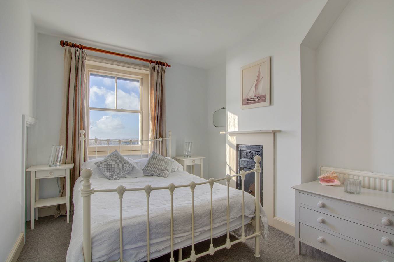 Lower Coastguard Cottage in Hastings, Sussex Est