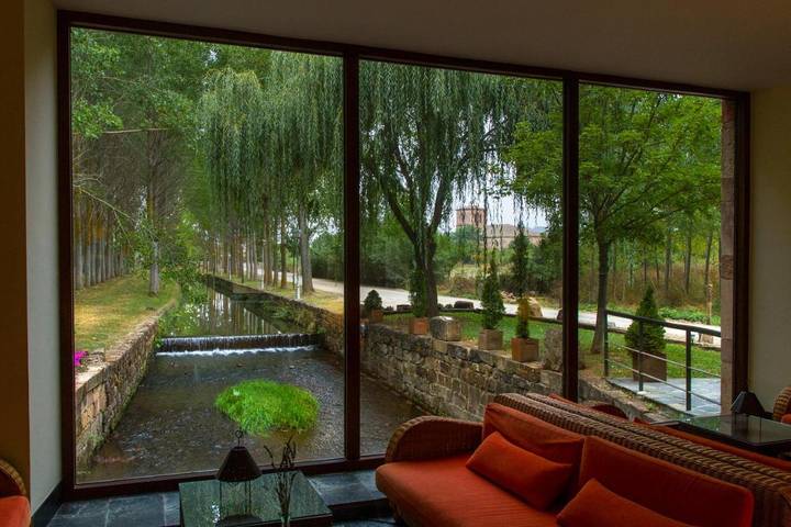 Hotel para 2 personas, con terraza además de vistas y jardín - 1