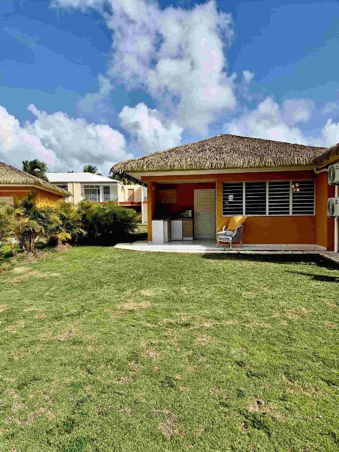 Parc de vacances pour 4 personnes, avec jardin ainsi que piscine et vue en Guadeloupe - 2