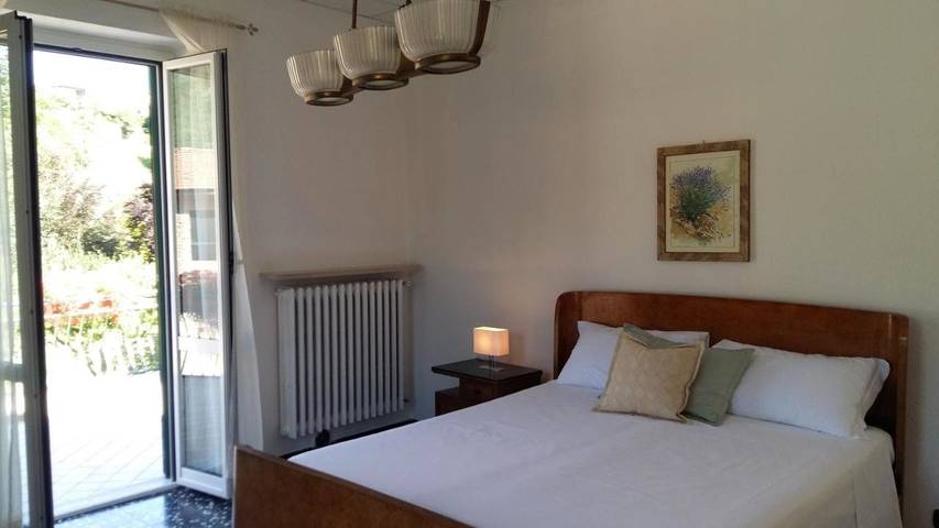 Chambre d’hôte pour 3 personnes, avec terrasse ainsi que jardin et vue