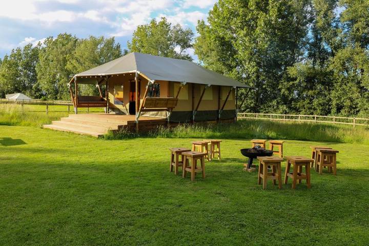 Glamping for 8 people, with Terrace and Garden as well as View in Cambridgeshire