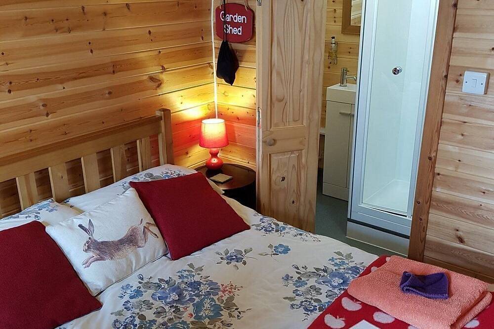 Coastal Escape Pod with Bathroom in Isle of Anglesey