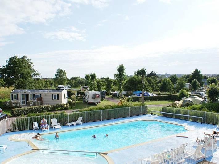 Camping pour 4 personnes, avec Bassin pour enfant dans Cotentin
