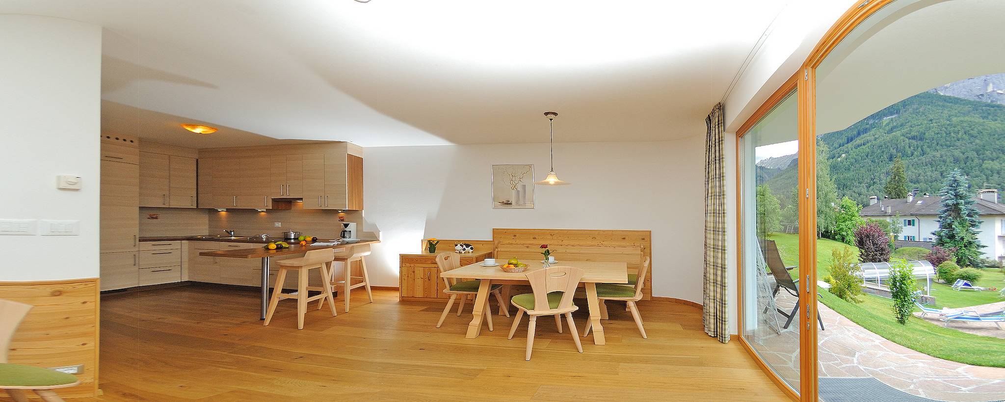 Entire apartment, Apartment 'Residence Nussbaumer Apt A' with Mountain View, Shared Pool and Wi-Fi in Seis am Schlern, Kastelruth