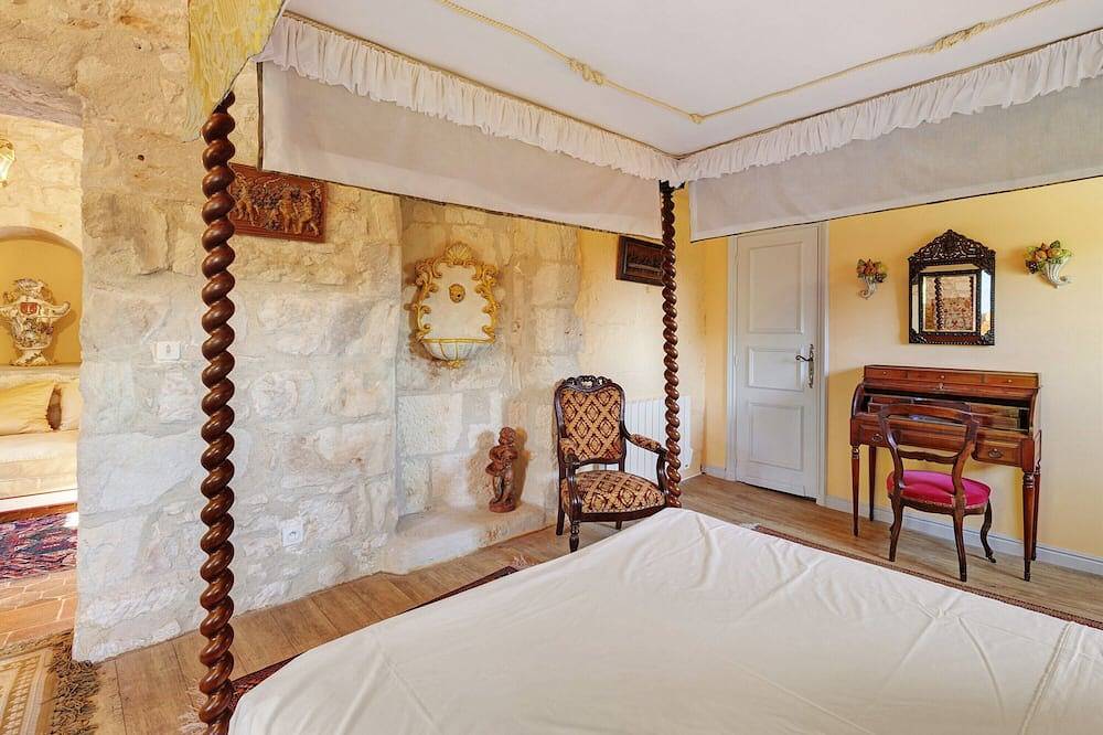 Suite Saint-Vincent du Château de Château-l'Evêque in Château-l'Évêque, Périgord Blanc