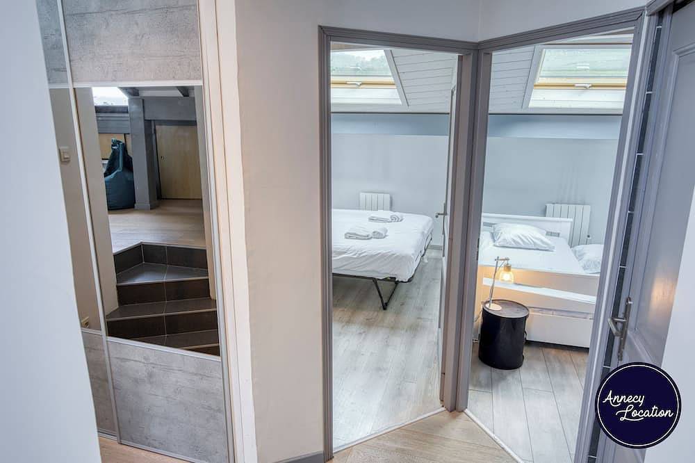 Apartamento entero, The Roofs of Menthon - Lake View & Central Location in Menthon-Saint-Bernard, Región de Annecy