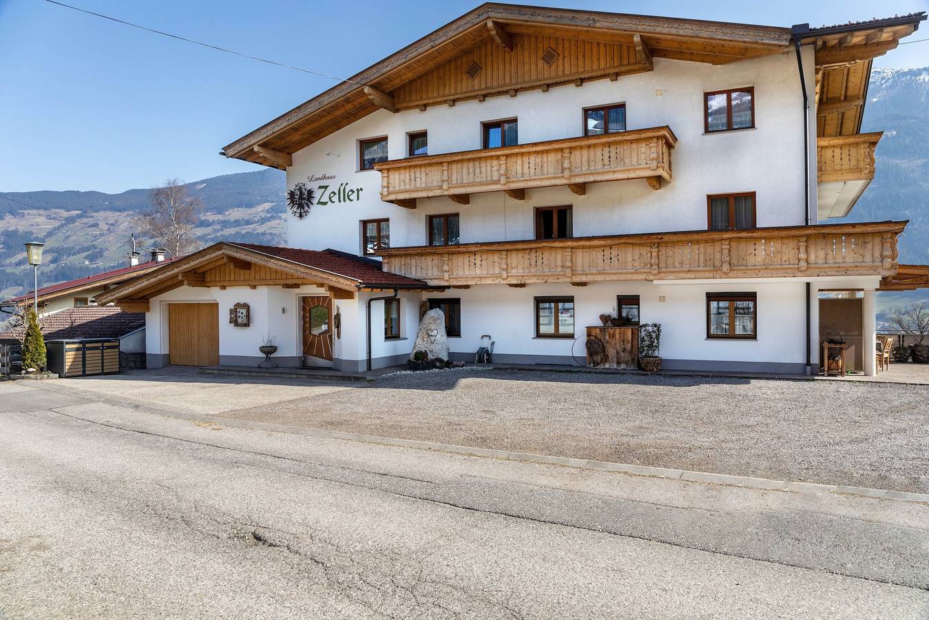 Ganze Wohnung, Apartment Landhaus Zeller 2 Schlafzimmer mit Bergblick, Gemeinschaftsgarten & Wlan in Tuxer Alpen, Fügenberg