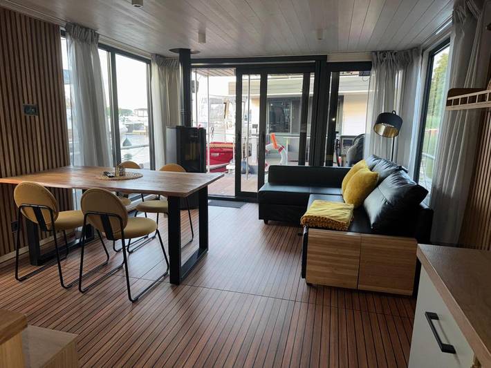 Boot für 6 Personen, mit Terrasse und Seeblick sowie Ausblick in Fürstenberg/Havel
