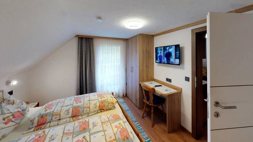 Ganze Wohnung, Two-Bedroom Apartment with Balcony in Feld am See, Villach-Land