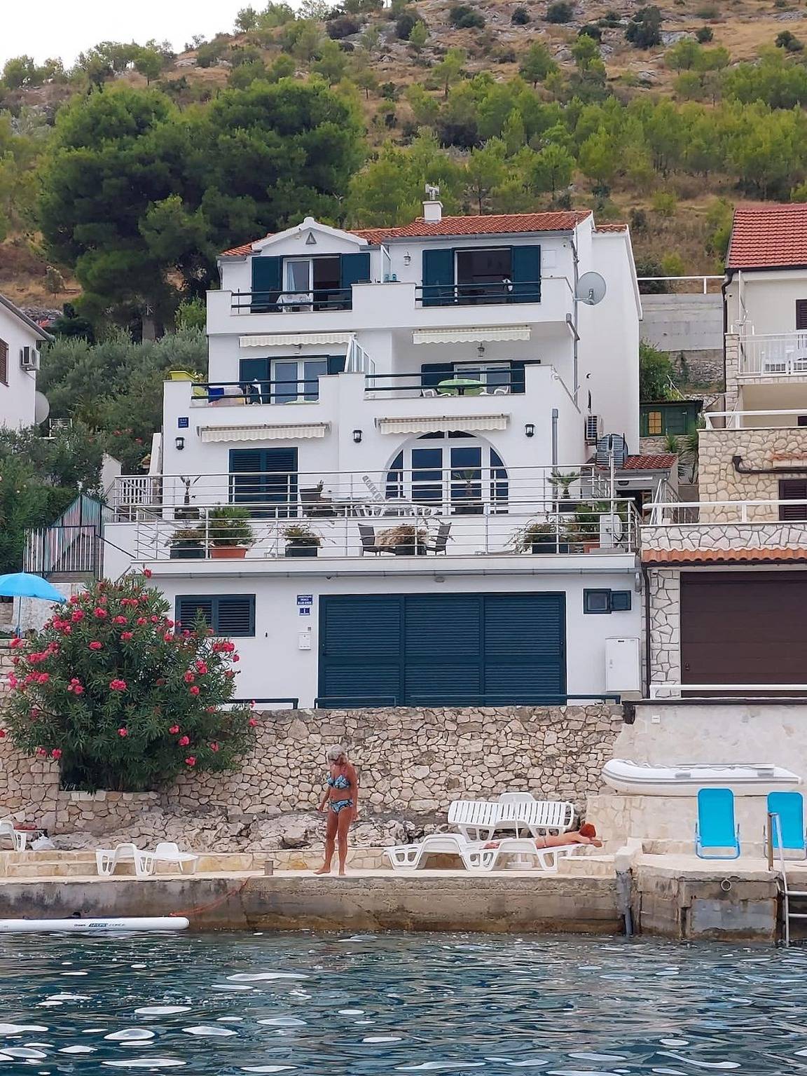 Ganze Wohnung, 1-Zimmer-Ferienwohnung am Strand Sparadici, Sibenik A-23591-e in Grebastica, Šibenik-Knin