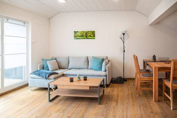 Ferienwohnung für 5 Personen, mit Balkon und Whirlpool sowie Garten
