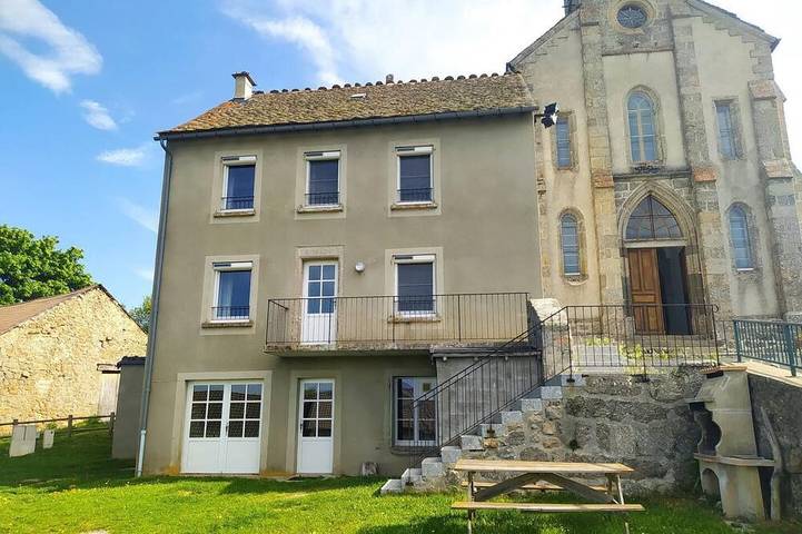 Location de vacances pour 8 personnes, avec balcon à Saint-Paul-le-Froid