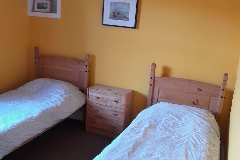 Entire apartment, Self Catering Apartment with Unrivalled View over Town and Loch in Nevis Range, Fort William