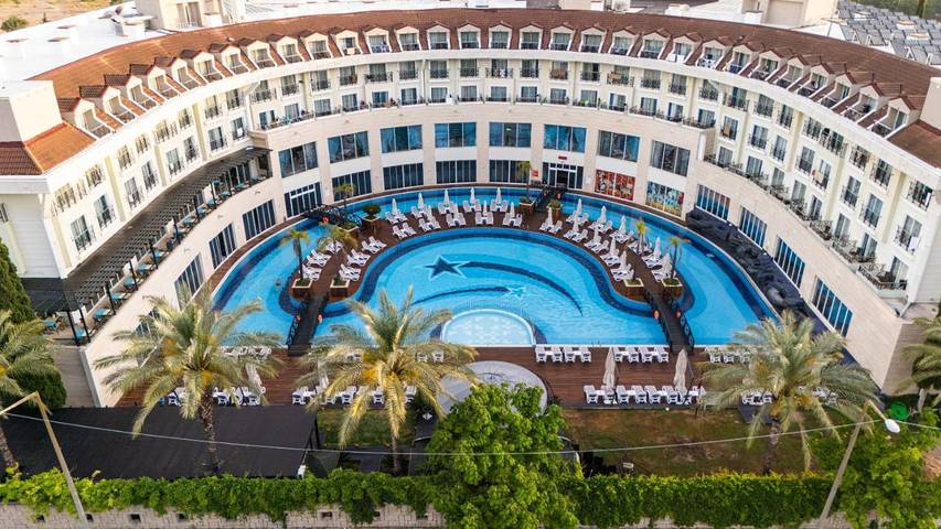 Hotel para 4 personas, con piscina y jacuzzi además de sauna y jardín - 1