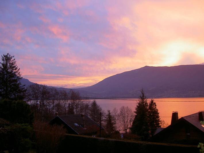 Gîte pour 4 personnes, avec vue sur le lac ainsi que jardin et balcon
