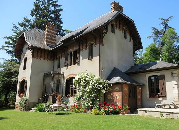 Location de vacances pour 6 personnes, avec vue ainsi que terrasse et jardin dans Clermain