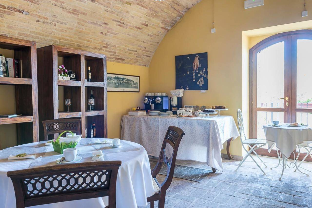 Double Room with Private Bathroom in Ortona (Italia), Ortona (comune)