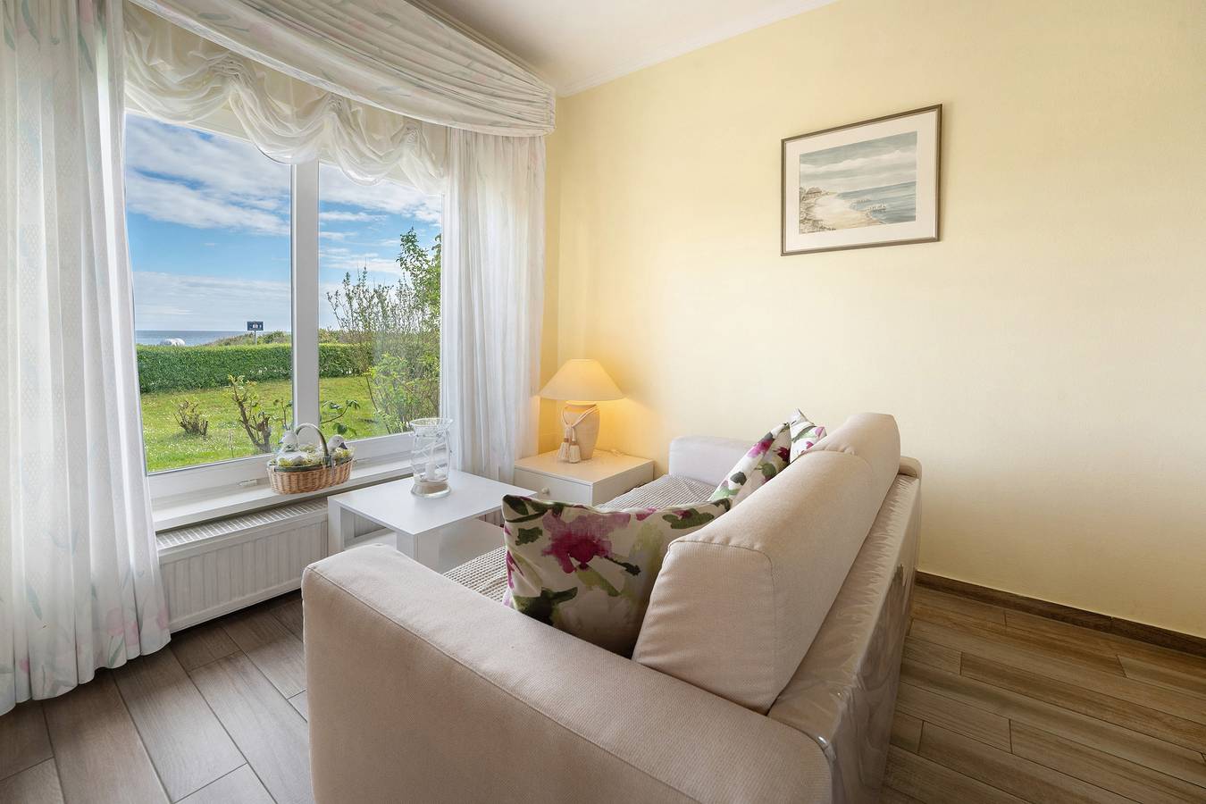 Entire apartment, Apartment 'Wohnung 2' with Private Terrace, Shared Garden and Wi-Fi in Hohwacht Strand, Hohwacht