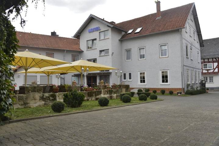 Hotel für 2 Personen, mit Terrasse und Garten sowie Ausblick in Neukirchen (Knüll)