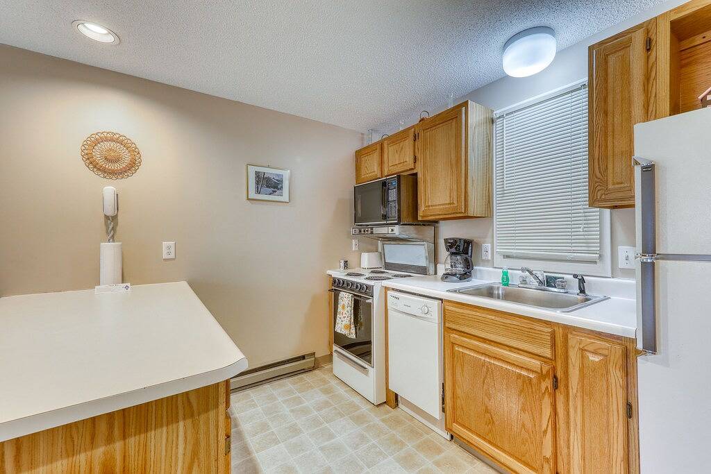 Ganze Wohnung, Lakefront Eigentumswohnung w / shared Annehmlichkeiten Resort & Gasgrill in Gilford, Lake Winnipesaukee