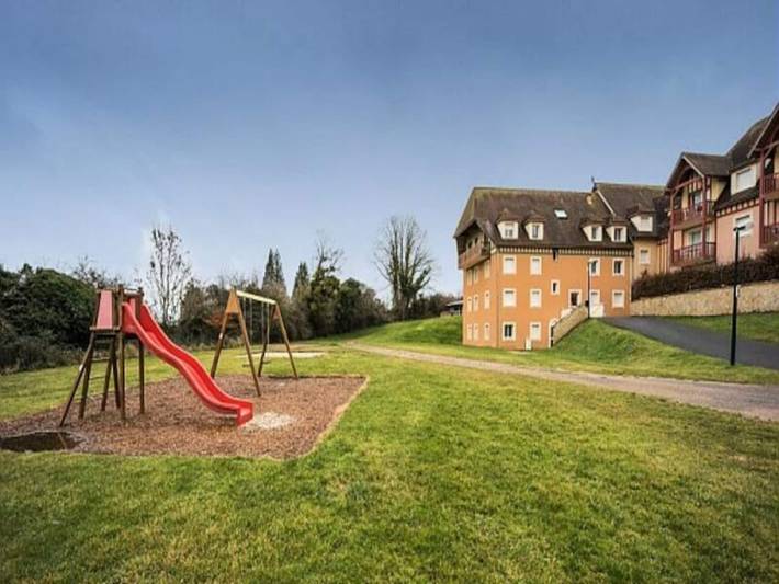 Gîte pour 4 personnes, avec terrasse et piscine, adapté aux familles à Saint-Arnoult - 4