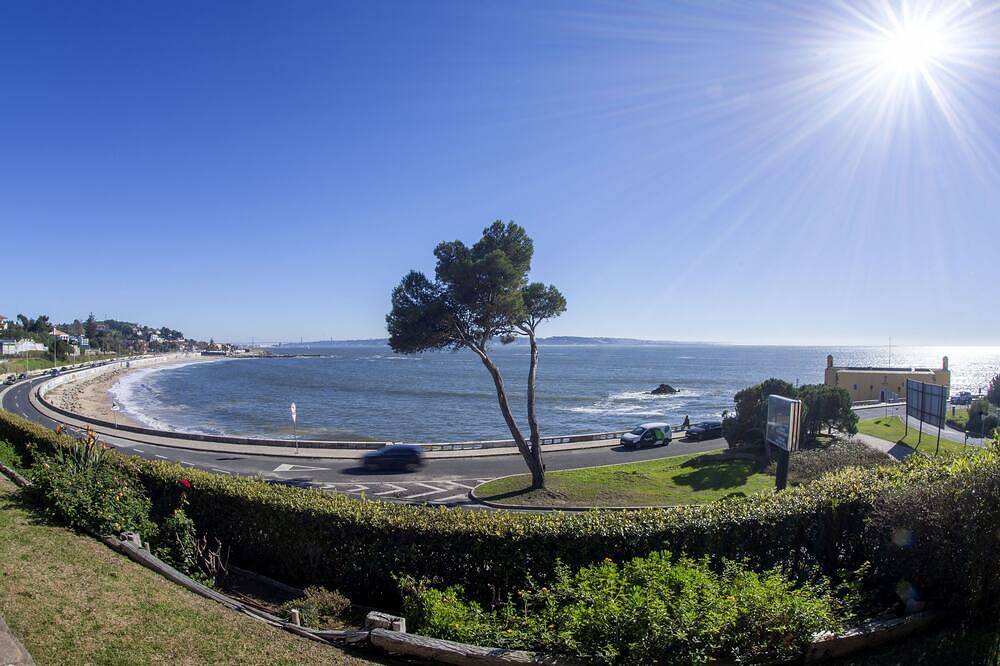 Apartamento inteiro, Sea view Luxury Apart. in Condo, Garden, Beach, Pool, Lisbon area in Paço de Arcos, Costa de Lisboa