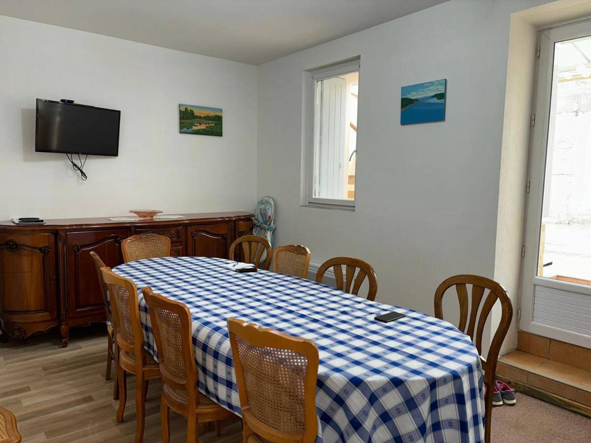 Five-Bedroom House in Mirambeau, Région de Jonzac