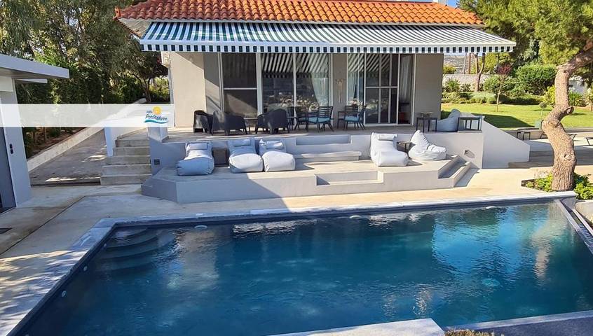 Ferienhaus für 20 Personen, mit Balkon und Whirlpool sowie Terrasse und Garten