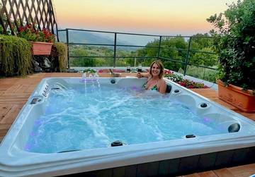 Gîte pour 4 personnes, avec terrasse ainsi que jacuzzi et jardin à Piedimonte Etneo