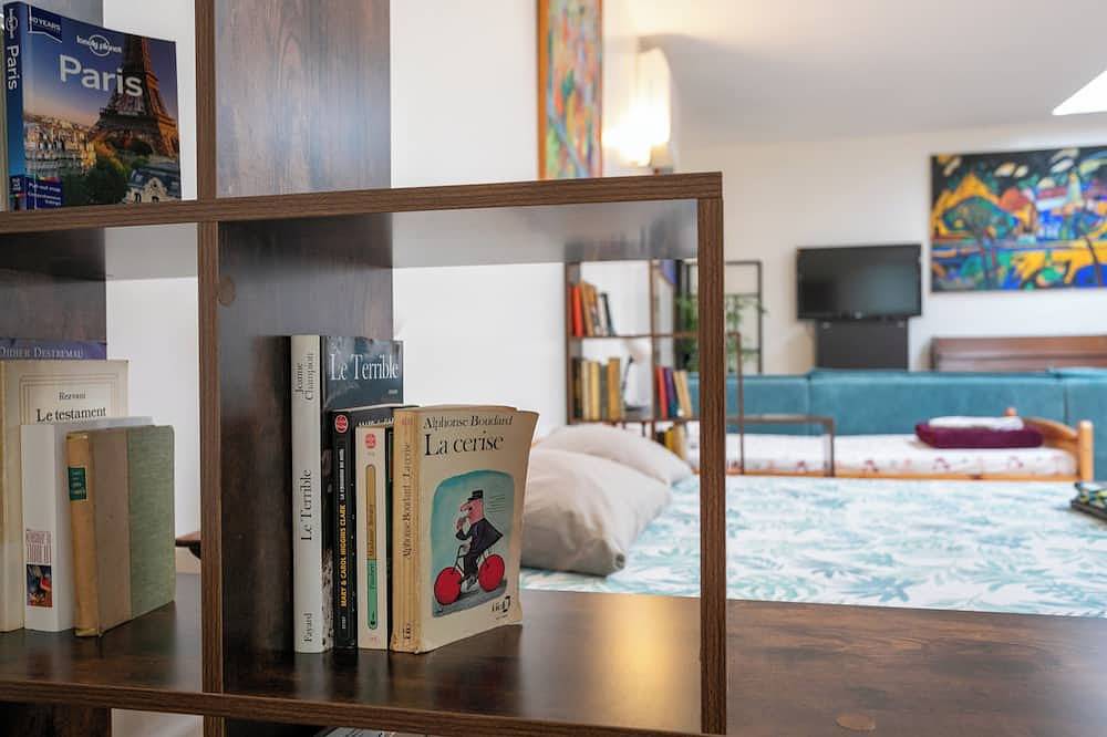 Entire apartment, Loft near métro north of Paris in Pantin, Seine-Saint-Denis