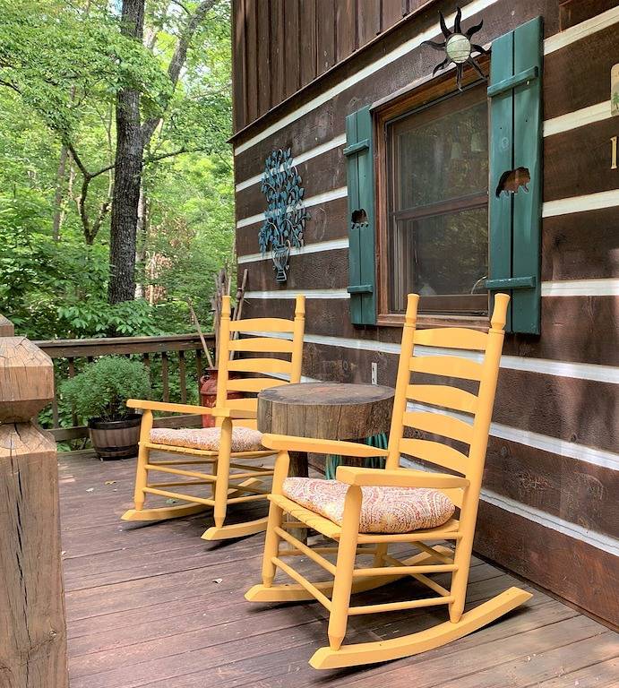 Owner managed! View, Hot tub, Firepit, Game Room, 3 King Beds & Paved Roads in Chattahoochee National Forest