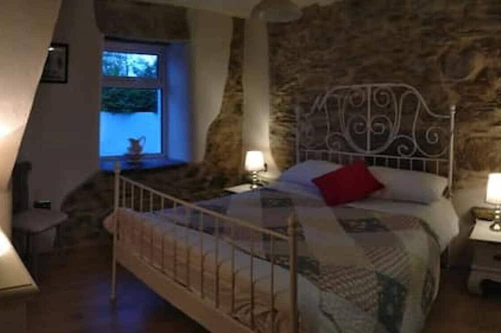 Authentic cottage, Rustic , Romantic, Perfect  Retreat, Ideal getaway in County Donegal