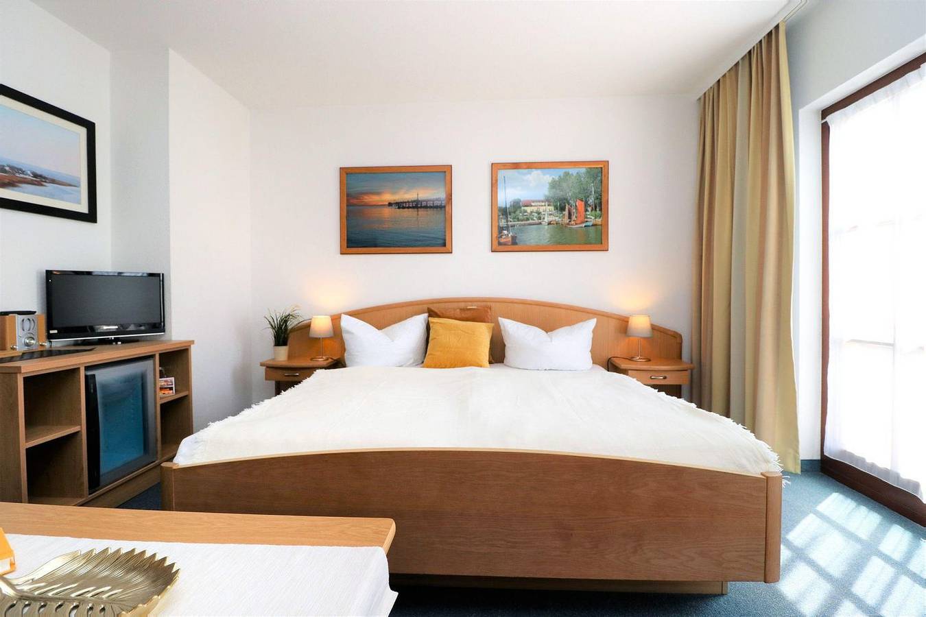 Apartamento entero, Doppelzimmer mit Balkon und Boddenblick direkt am Hafen von Wustrow in Wustrow, Fischland