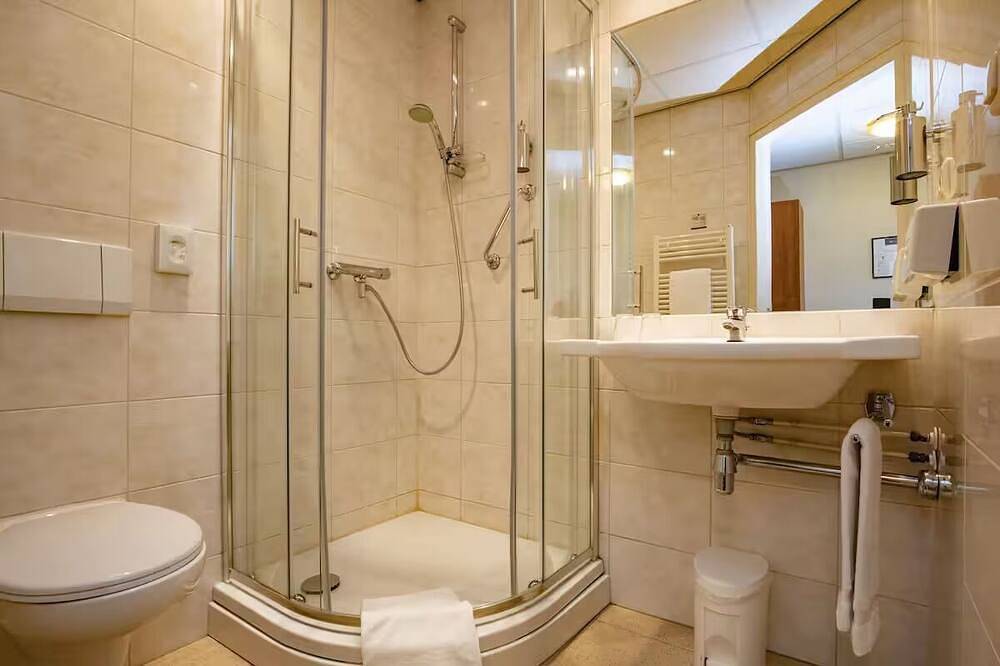 Sunny Garden Oasis with Free Parking, Outdoor Terrace & Nature Walks in Provincie Utrecht