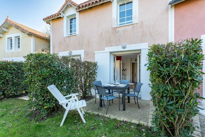 Ferienhaus für 4 Personen, mit Garten und Kinderpool