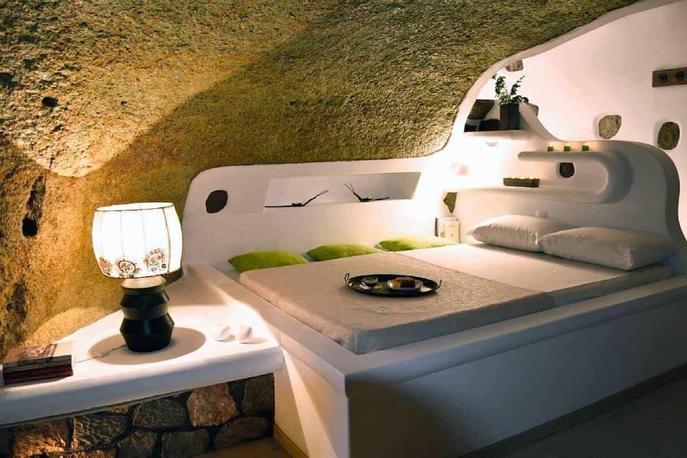 La grotte \"Terra Nullius\" est un lodge unique pour un autre type de vacances. in Milos
