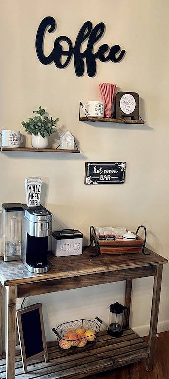 Birchwood Chalet!! Amazing views, across from resort, ski, bike, hiking nearby in Beech Mountain, Watauga County