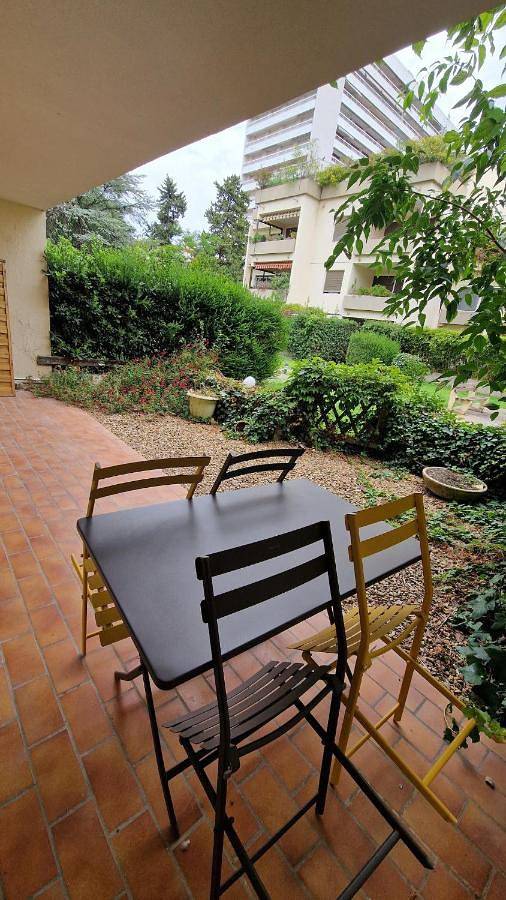 Gîte pour 4 personnes, avec vue ainsi que jardin et terrasse dans Arenes De Nimes - 3