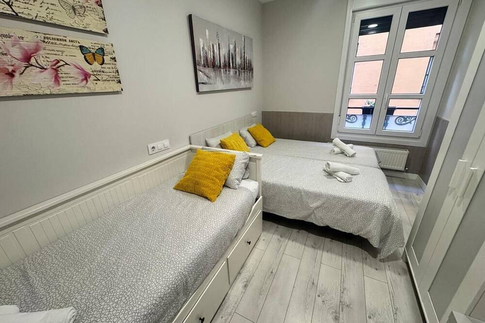 Entire apartment, Apartamentos Logroño Centro in Logroño, La Rioja Province