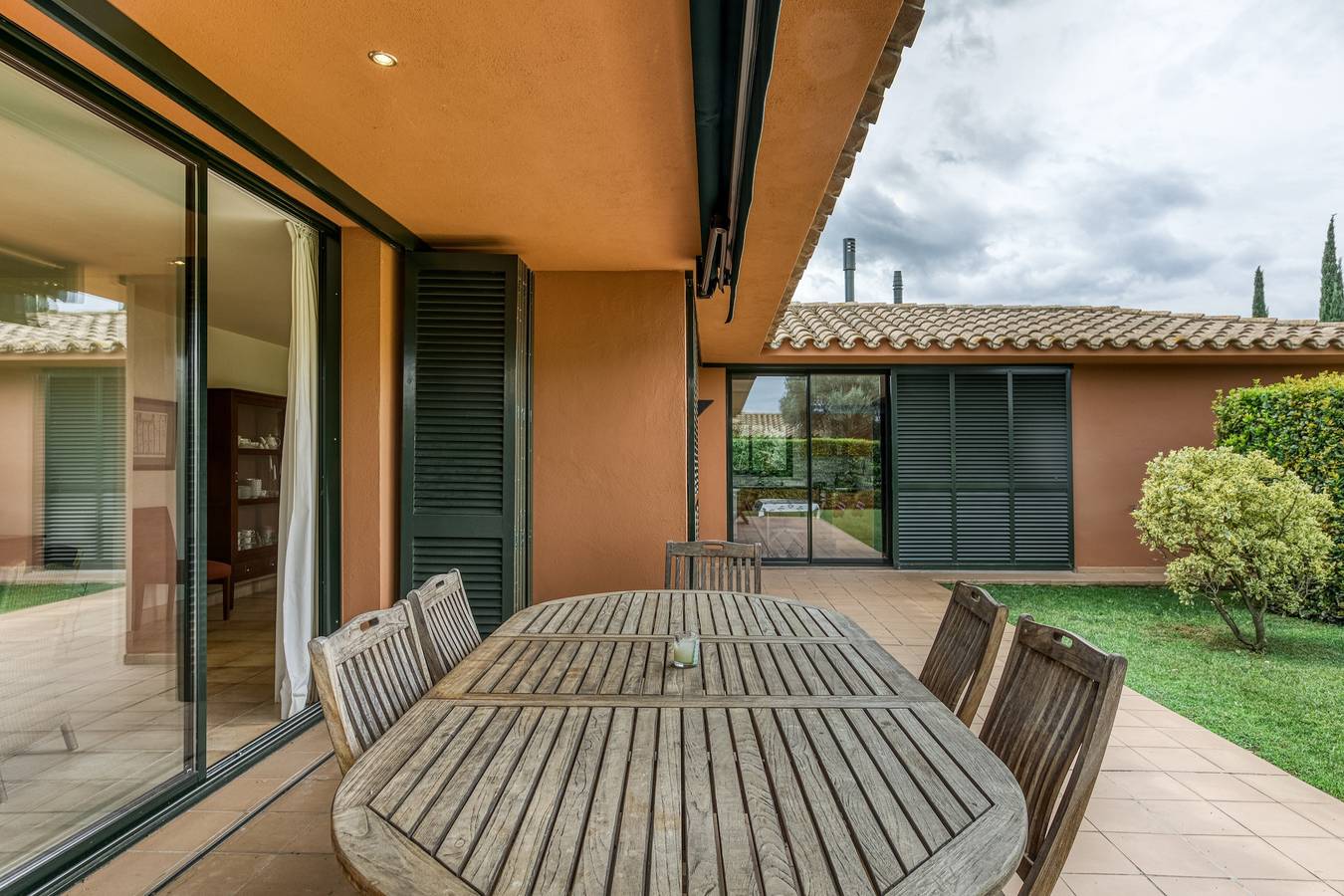 Casa de vacaciones 'Josi' con piscina compartida, terraza privada y Wi-Fi in Navata, Alt Empordà