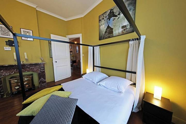Appartamento intero, 3 minutes from the city center, apartment in a “Belle Epoque” style villa. in SPA, Liegi e dintorni