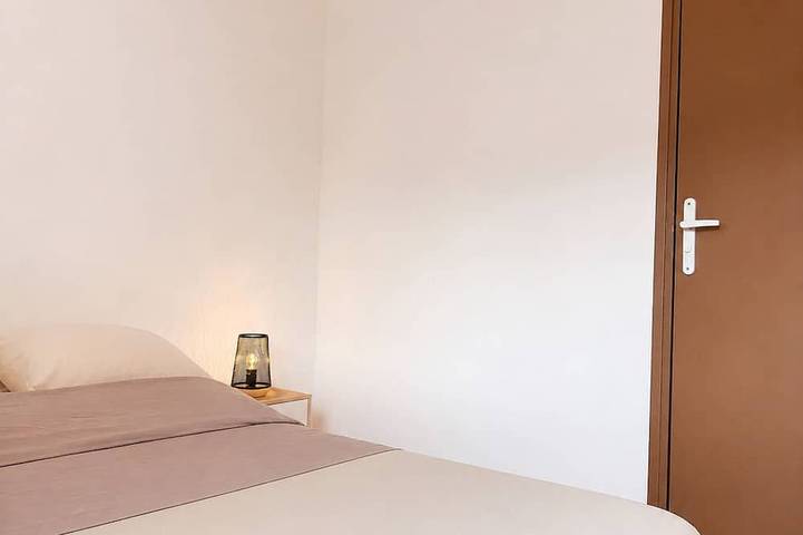 Ganze Wohnung, One-bedroom apartment in the city center with a terrace, parking, and a view of the river in Bédarieux, Béziers und Umgebung