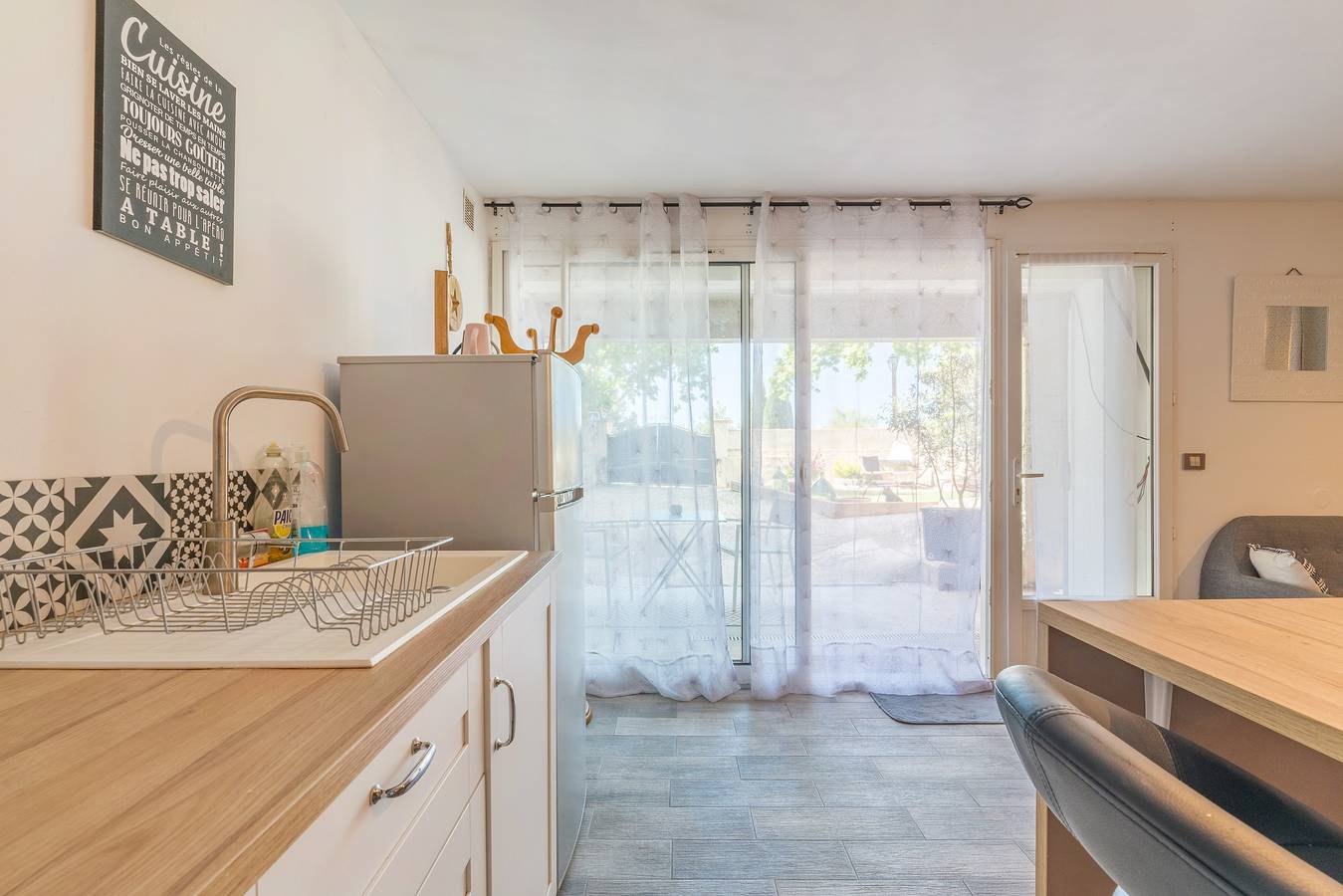 Apartamento inteiro, Apartamento "Aos Pés da Sainte Victoire" com terraço privado, jardim privado e Wi-Fi in Puyloubier, Aix-en-Provence (Região)