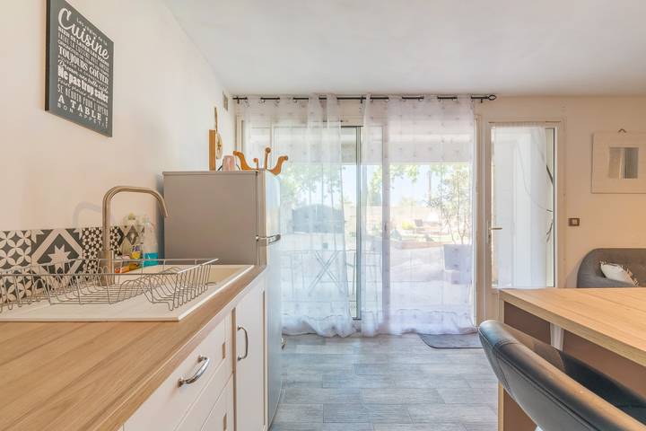 Appartamento intero, Appartamento “Ai Piedi della Sainte Victoire” con terrazza privata, giardino e Wi-Fi in Puyloubier, Aix-en-Provence e dintorni