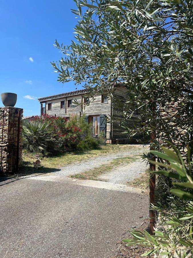 Location de vacances pour 6 personnes, avec terrasse et vue ainsi que jardin et piscine dans Lac de la Ganguise - 2