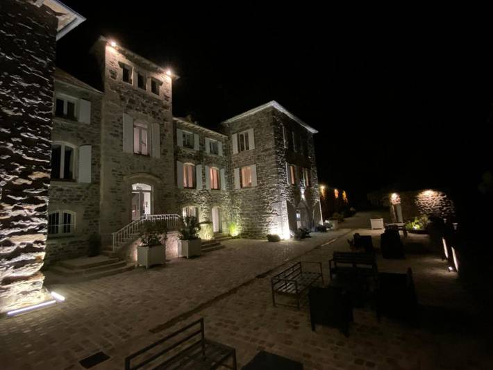 Location de vacances pour 2 personnes, avec Terrasse et Jardin à Curières - 4