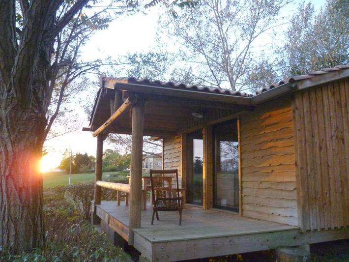 Camping pour 6 personnes, avec Terrasse et Jardin ainsi que Bassin pour enfant et Piscine